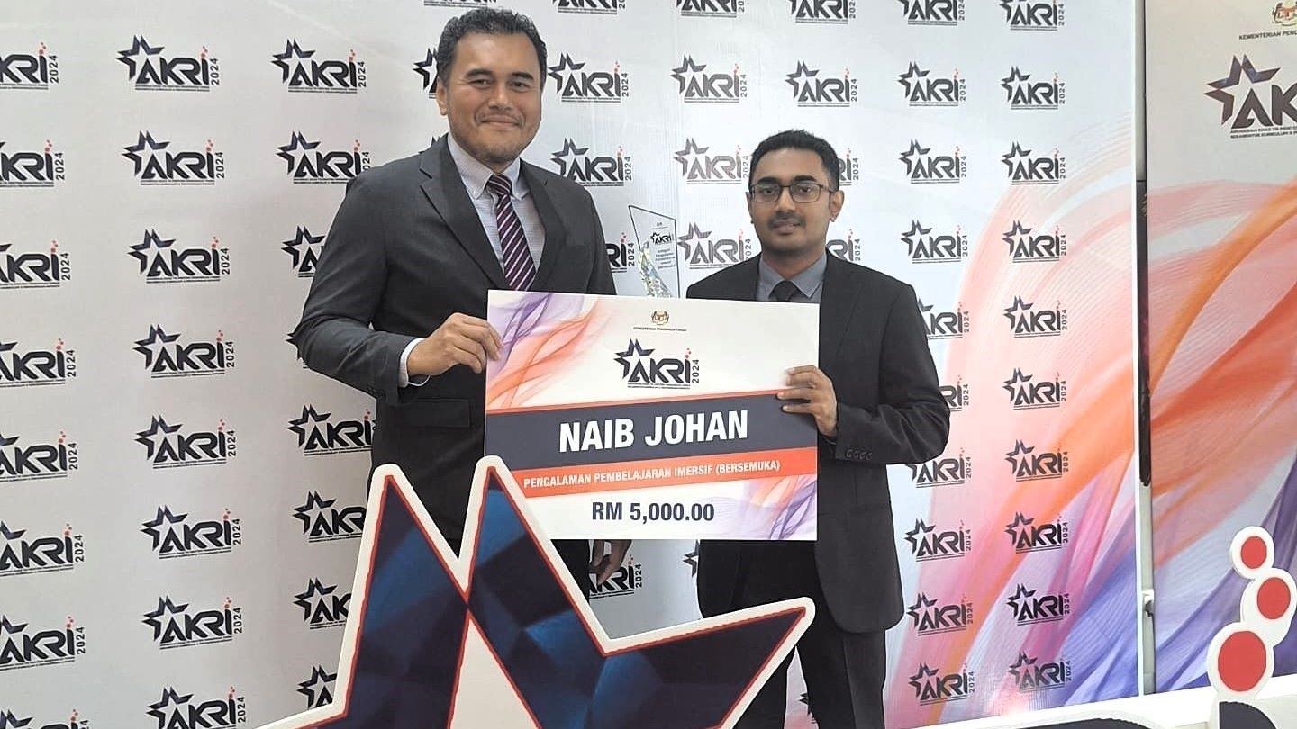 DR. NARENTHEREN RAIH NAIB JOHAN ANUGERAH KHAS MENTERI PENDIDIKAN TINGGI (AKRI) 2024