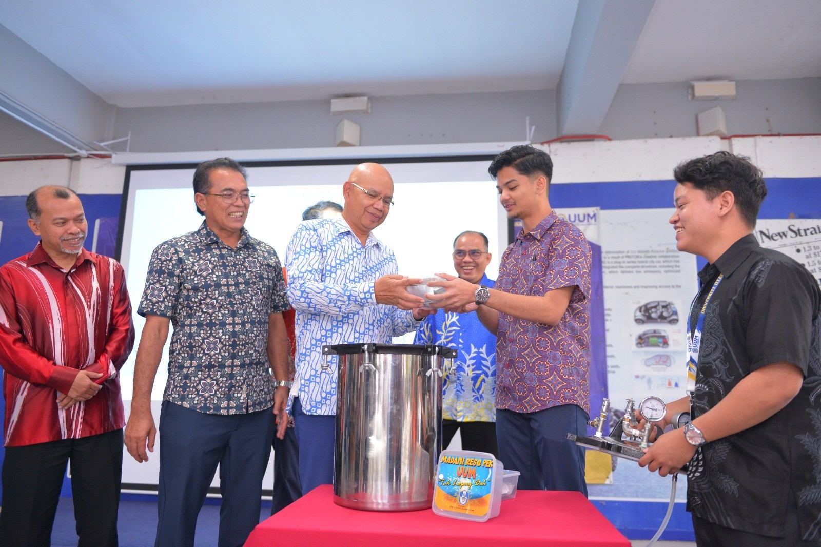 UUM Expands Student Support with MADANI Student Kitchen and ResQ Pek