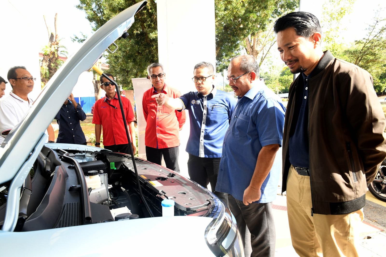 YAYASAN PEKEMA DAN TISSA-UUM BERI BANTUAN KEPADA MANGSA BANJIR