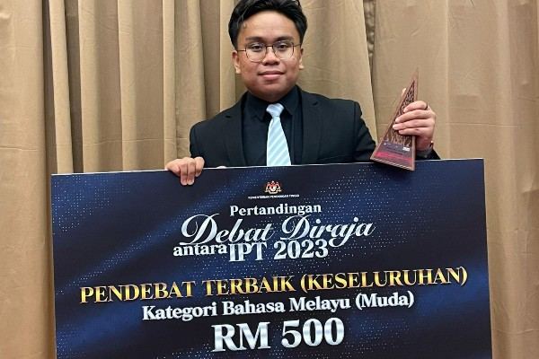 UUM STUDENT CROWNED AS BEST DEBATER