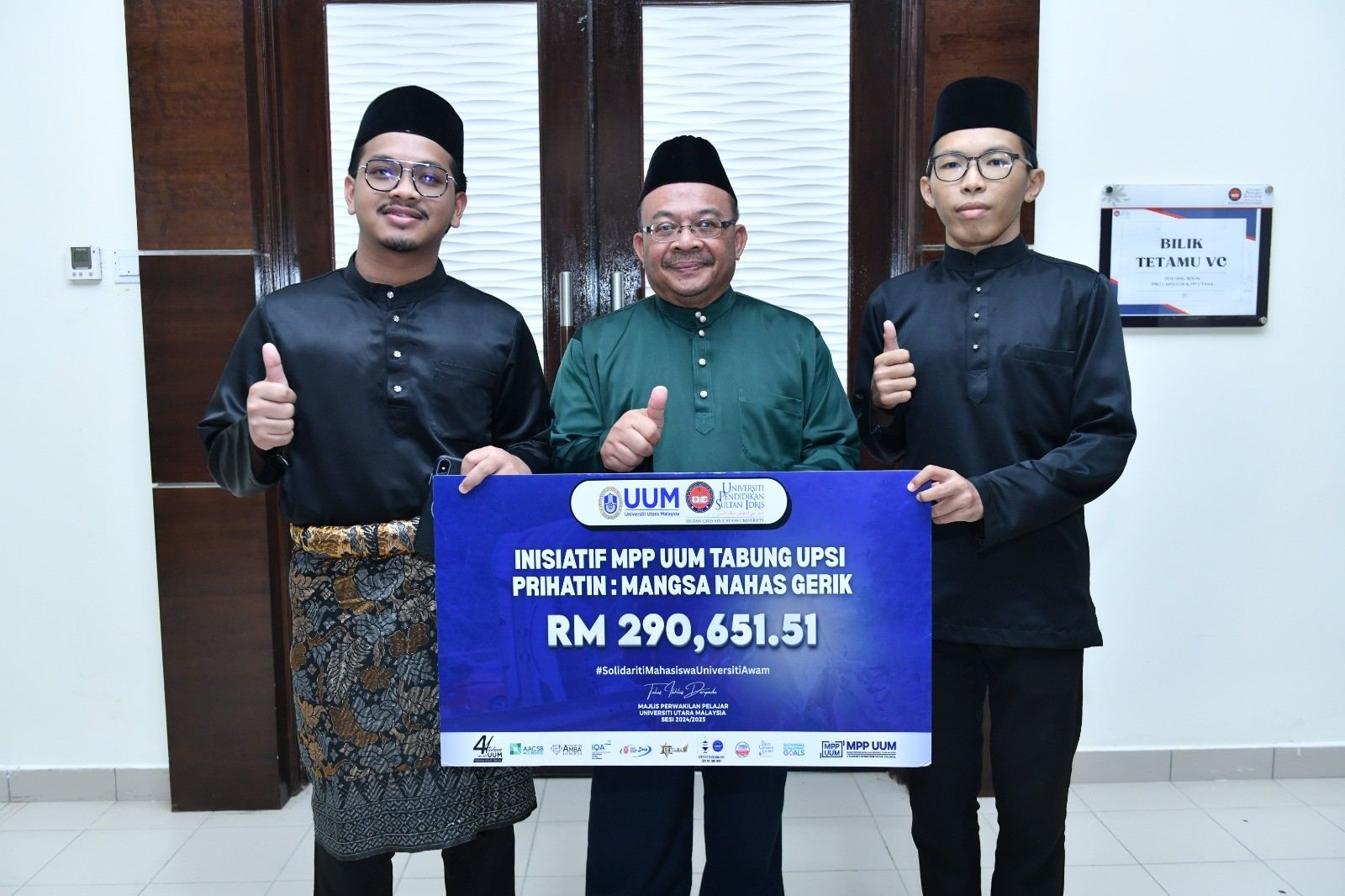 UUM Donates RM290,651.51 in Support of UPSI Bus Accident Victims