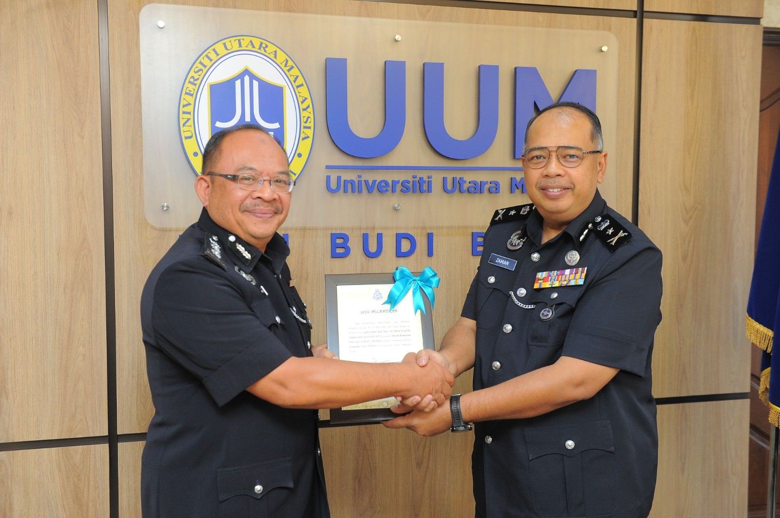 INSPECTOR-GENERAL OF POLICE APPOINTS VICE-CHANCELLOR AS THE COMMANDANT OF THE UUM SUKSIS CORPS
