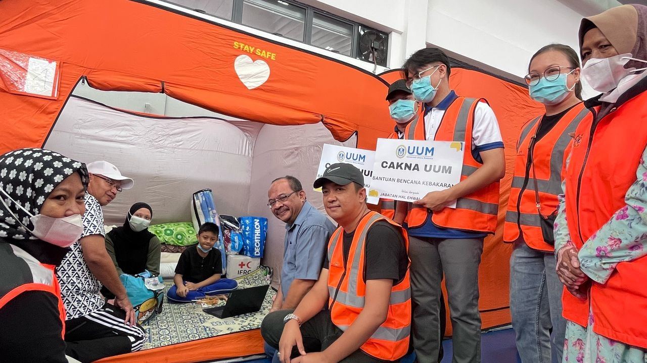 UUM Vice-Chancellor Visits Students Affected by Putra Heights Gas Explosion